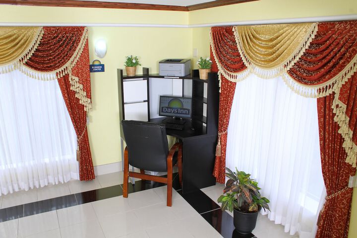 Business Center 24 of 25