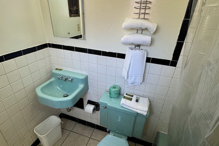Acorn Motel