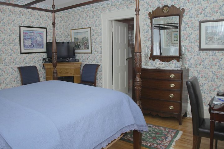 Room 18 of 80
