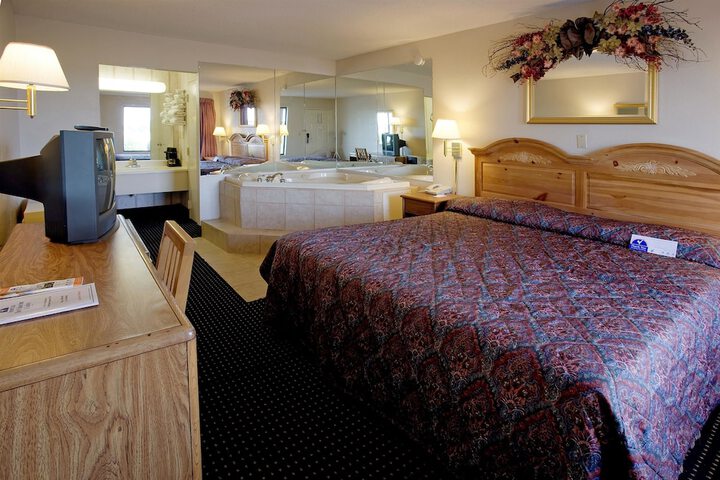 Room 8 of 16
