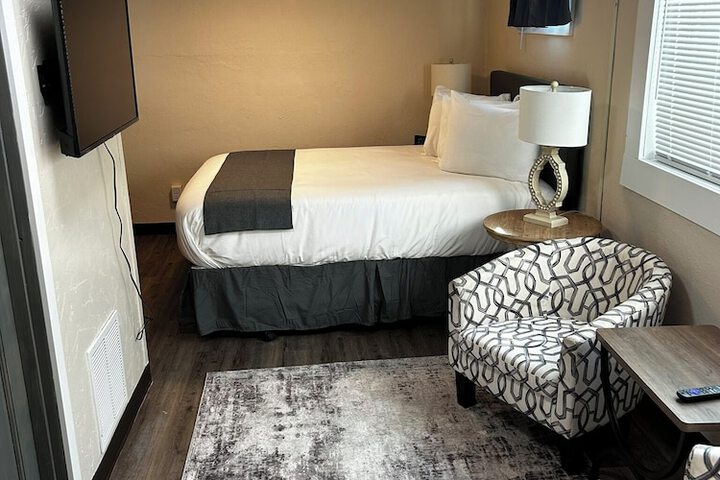Lamplighter Cabins & Suites