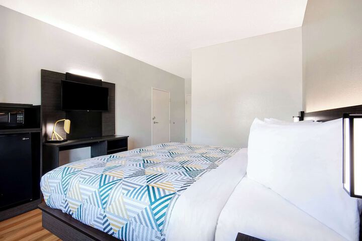 Room 17 of 26