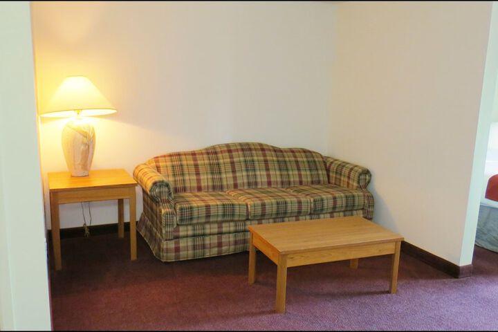 Room 27 of 72