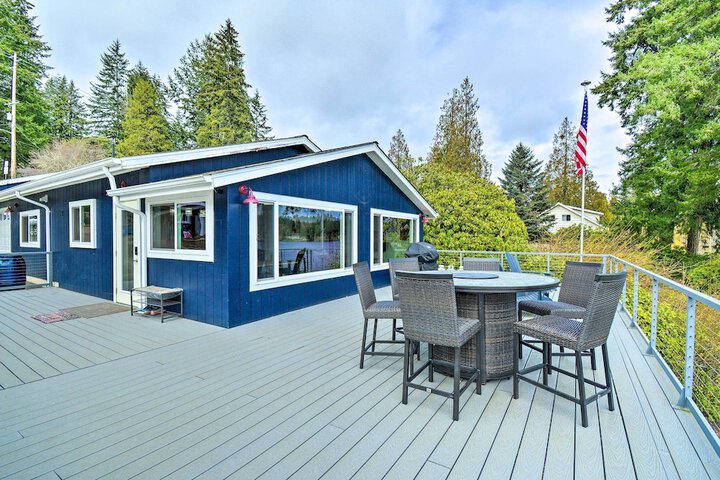 Lakefront Bremerton Vacation Rental w / Deck!
