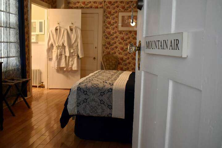 Room 31 of 64