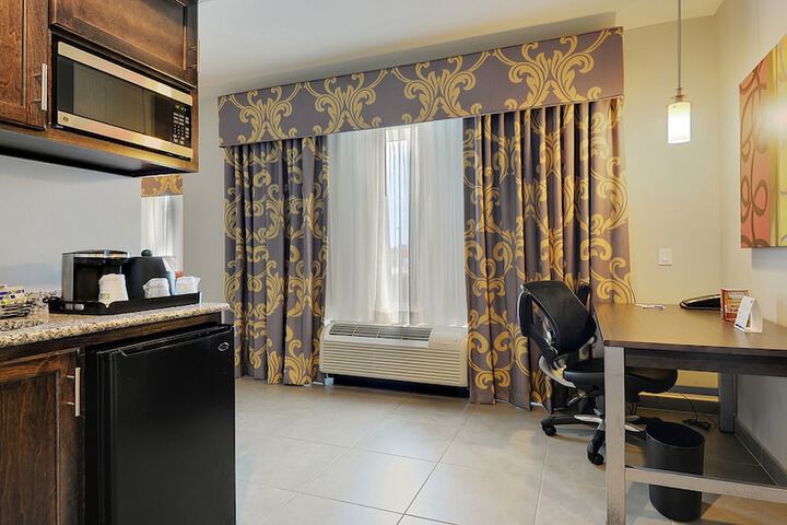 Holiday Inn Express & Suites Gonzales by IHG