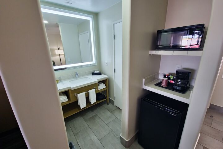 Room 16 of 64