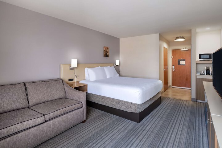 Room 13 of 43