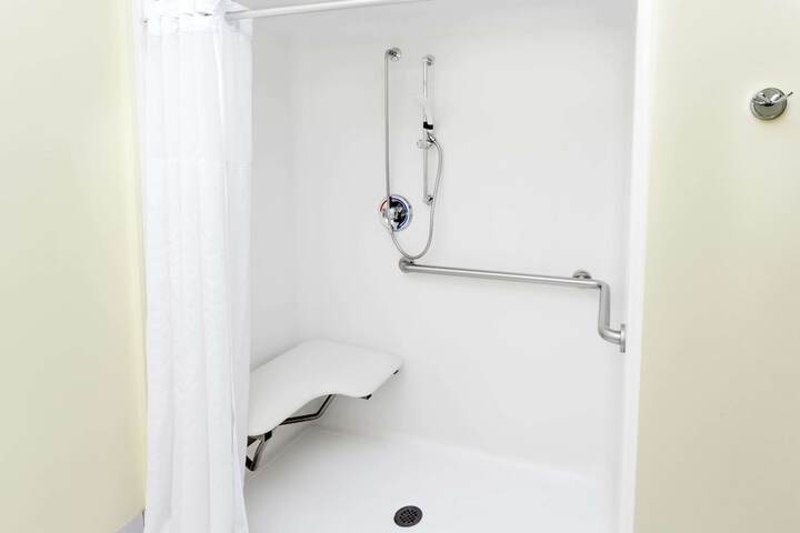 Room 13 of 32