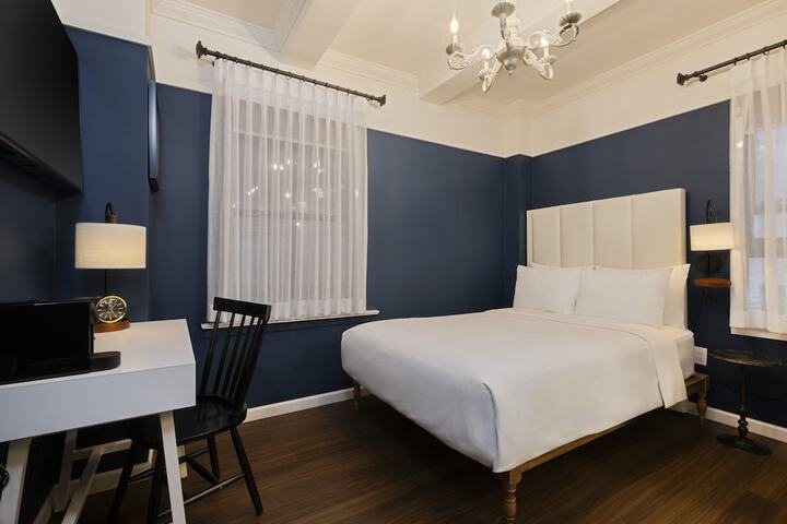 Room 27 of 42