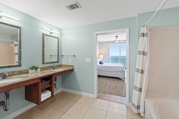 Room 700 of 954