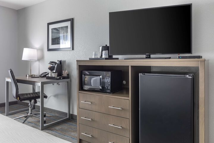 Room 25 of 33