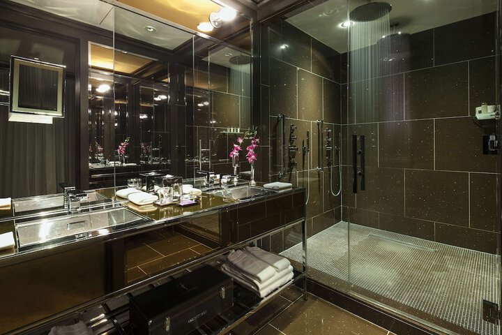 Room 10 of 70
