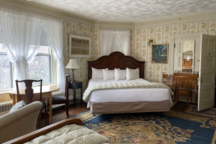 Moseley Cottage Inn & Town Motel