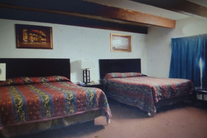 Room 3 of 7