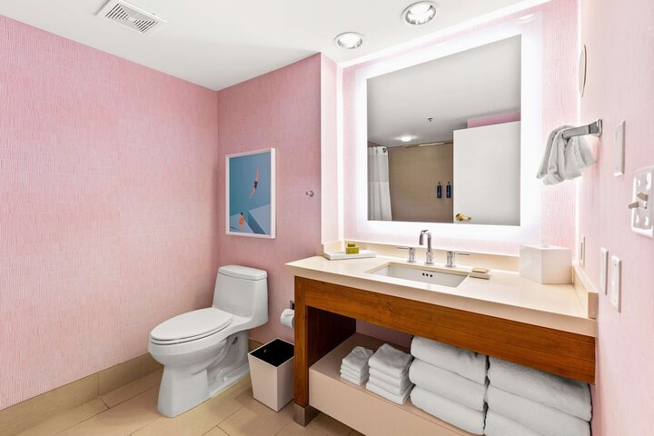 Room 43 of 172
