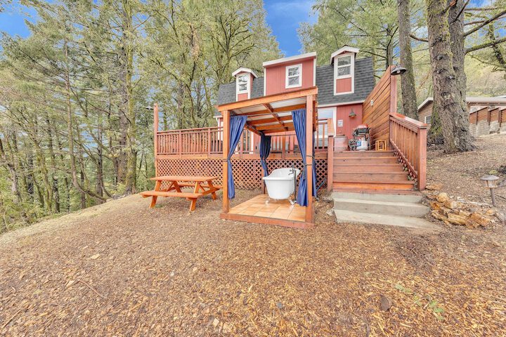 Mountain Homestead: Swim Hike, & Camp On-site!