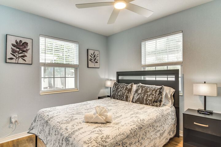 Pinellas Park Home: Swim Golf, Grill & More!