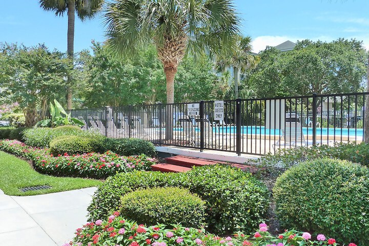 Pool 10 of 39