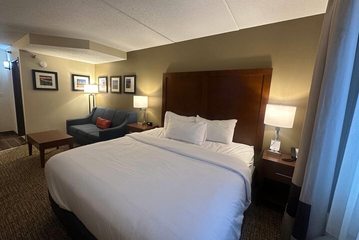 Wingate by Wyndham Pittsburgh / West Mifflin