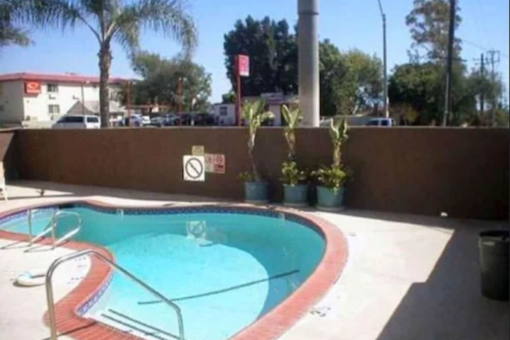 Pool 4 of 14