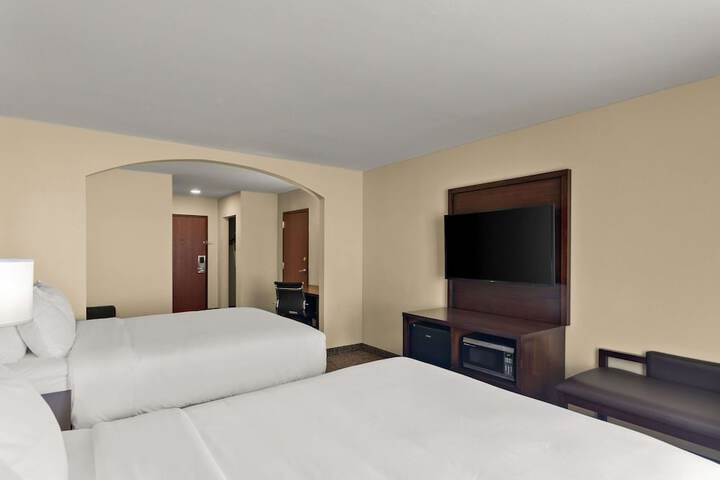 Room 28 of 39