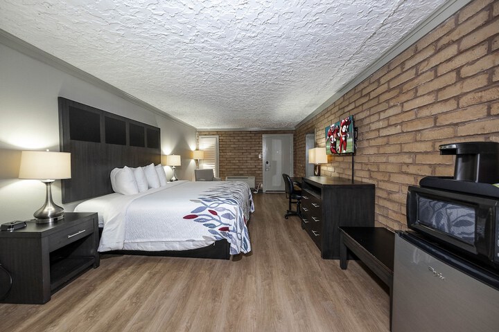 Room 25 of 29