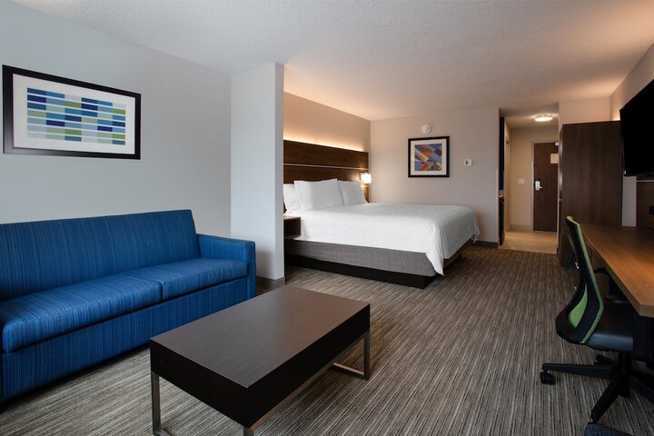 Holiday Inn Express & Suites Deland South by IHG