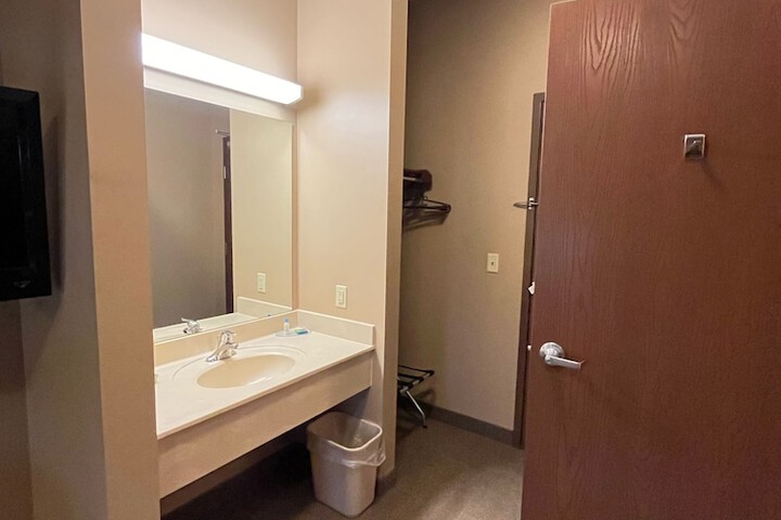 Room 6 of 11