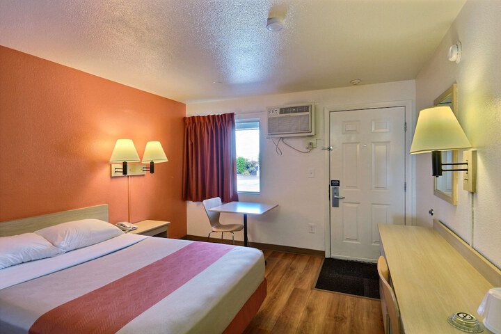 Room 37 of 46