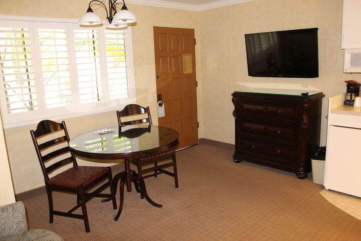 Room 9 of 34