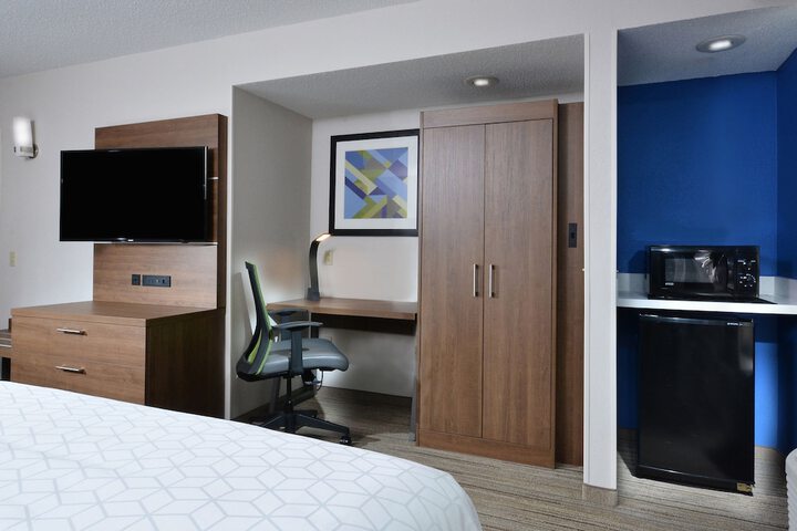 Room 14 of 40