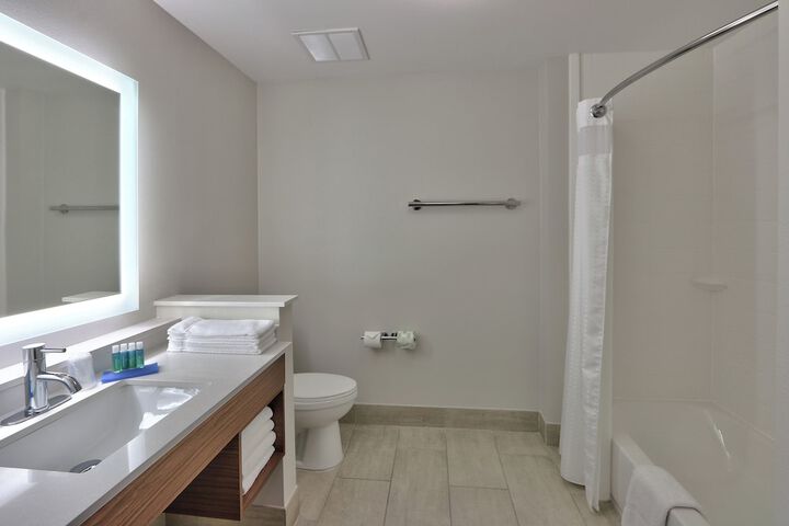 Room 12 of 38