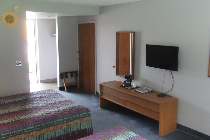 Room 27 of 40
