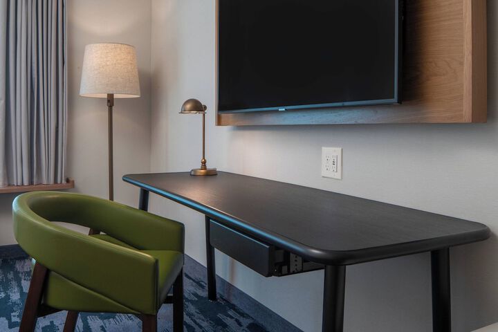 Room 11 of 27