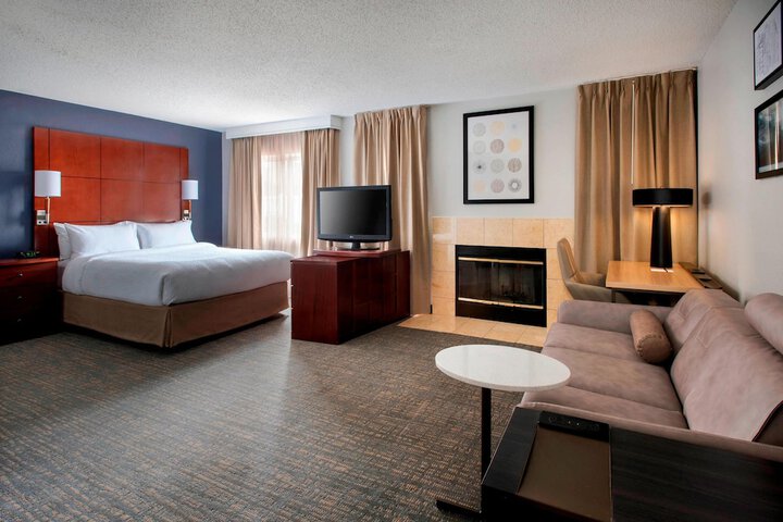 Room 9 of 14
