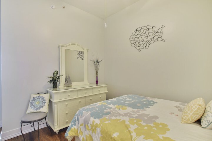 Room 16 of 38