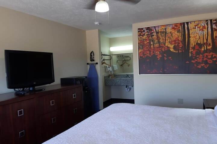 Room 32 of 43