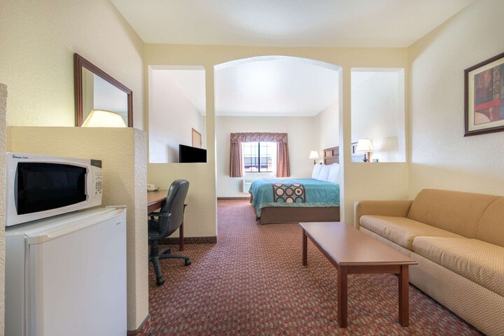 Room 8 of 15