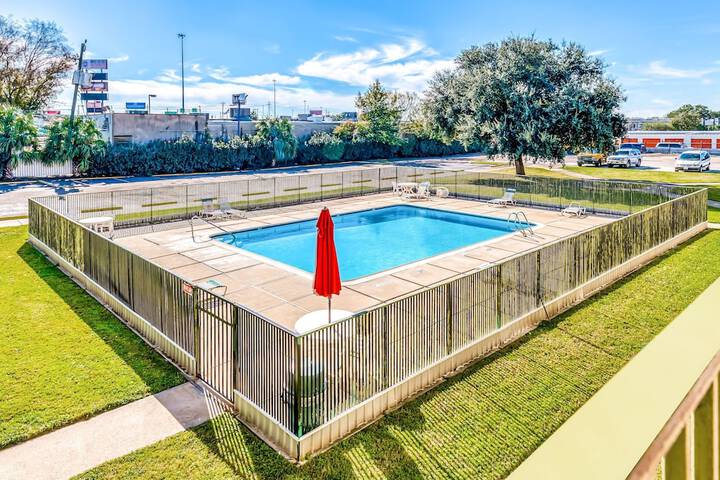 Pool 4 of 25