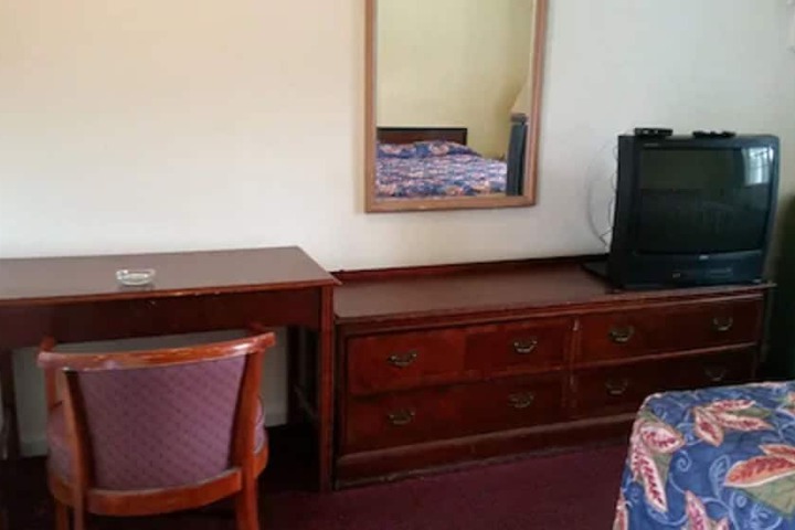 Room 12 of 19