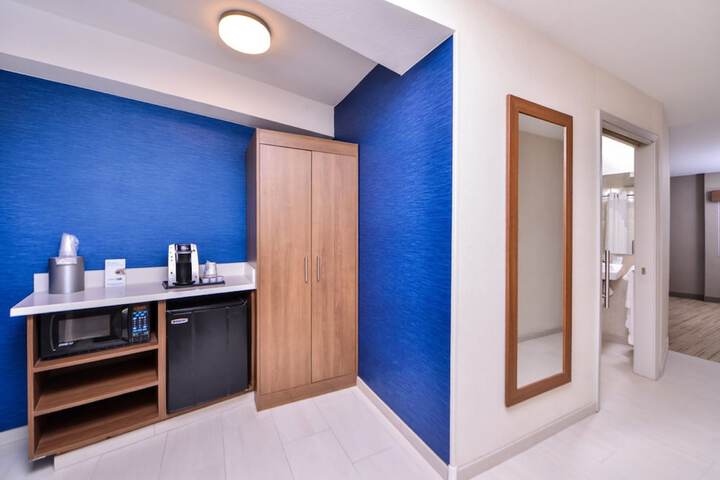 Room 25 of 48