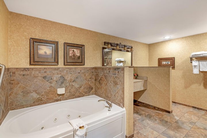 Best Western Plus Kelly Inn & Suites