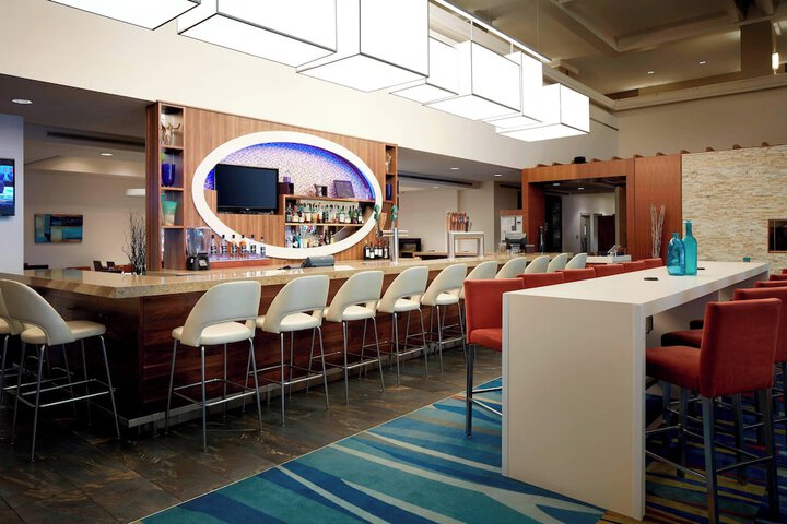 Lounge 51 of 60