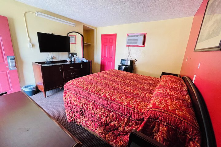 Room 9 of 16