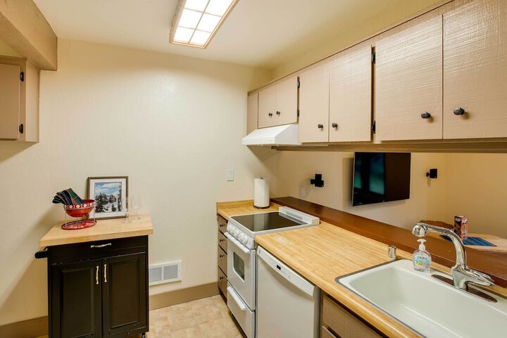Mountain Condo w / Fireplace in Kirkwood Ski Resort
