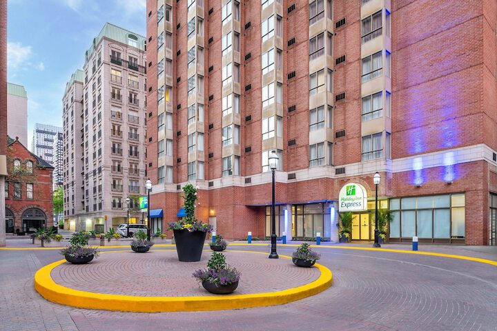 Holiday Inn Express Toronto - Downtown by IHG