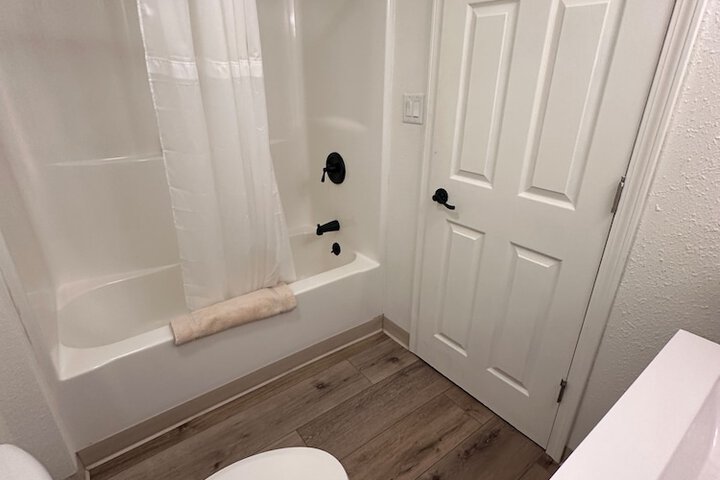 Room 100 of 299