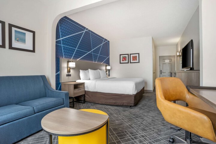 Room 4 of 13