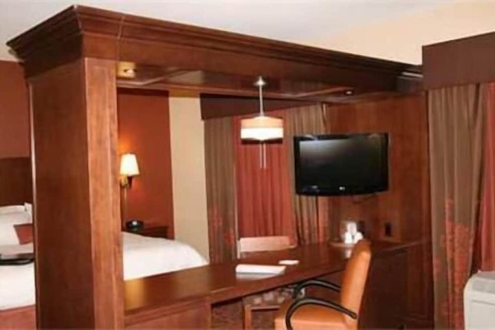 Room 11 of 21
